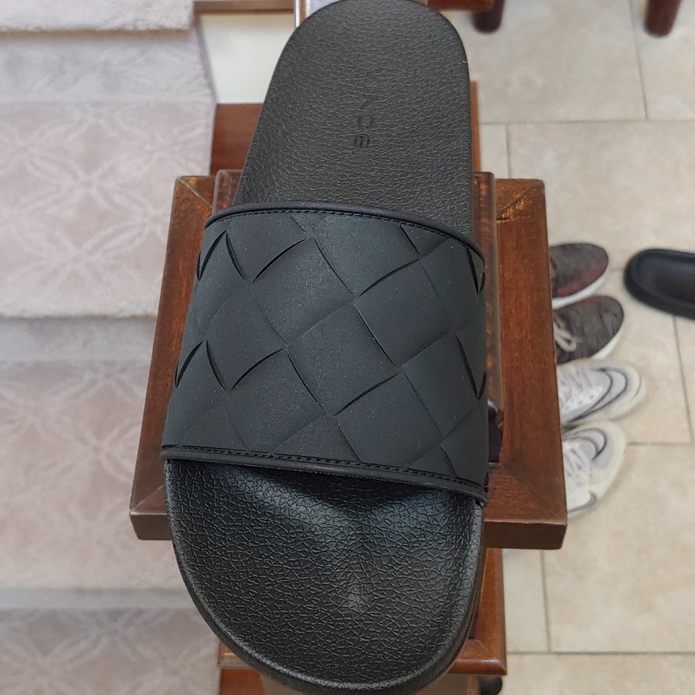 W-9; M-7 Vince Watley Woven Slide Sandals In Black - Picture 11 of 15
